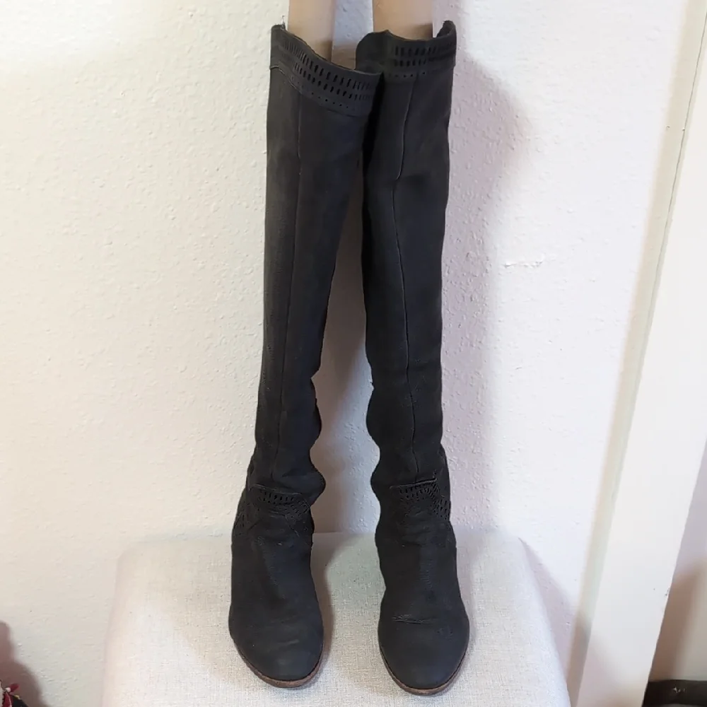 Vince Camuto Karinda Black Matte Leather Over-the-Knee Boots Women's Size 9